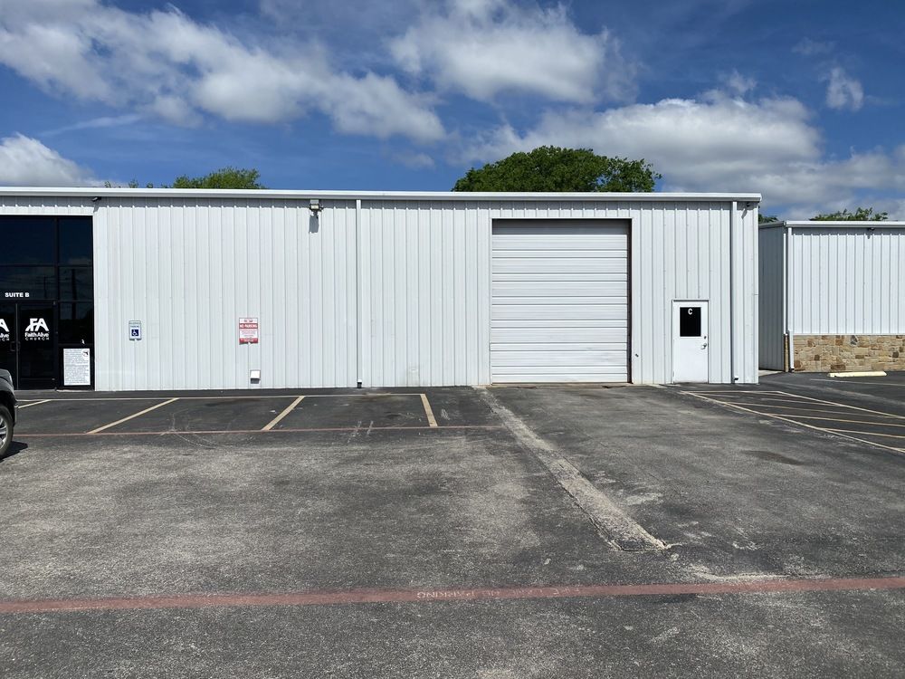 Warehouse with office For Lease: 1311 Industrial Dr, New Braunfels, TX 78130